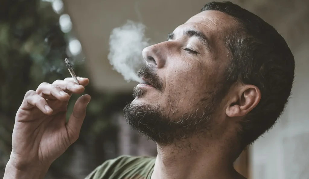 هل يمكن أن يؤدي تدخين الحشيش إلى ضعف الإنتصاب